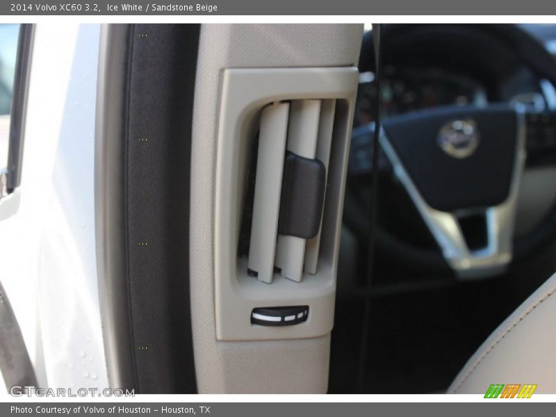 Ice White / Sandstone Beige 2014 Volvo XC60 3.2