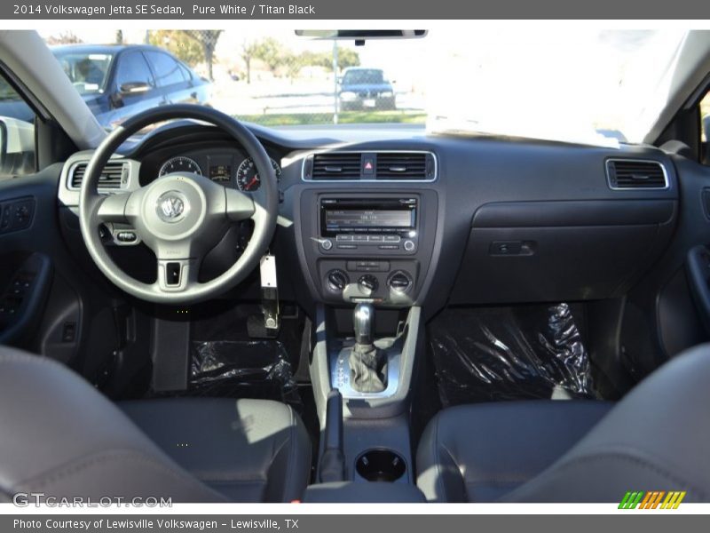 Pure White / Titan Black 2014 Volkswagen Jetta SE Sedan