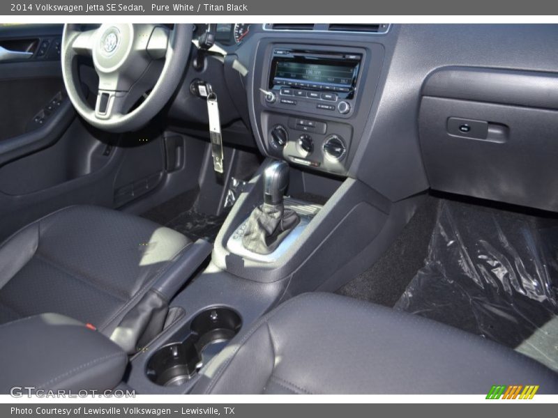 Pure White / Titan Black 2014 Volkswagen Jetta SE Sedan