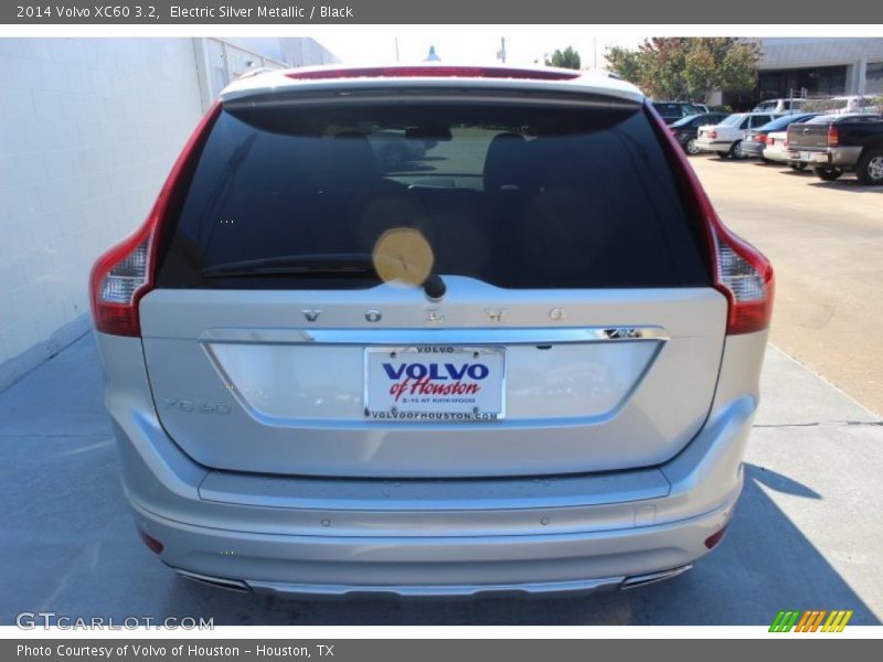 Electric Silver Metallic / Black 2014 Volvo XC60 3.2