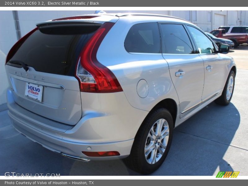 Electric Silver Metallic / Black 2014 Volvo XC60 3.2