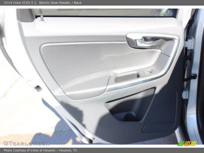 Electric Silver Metallic / Black 2014 Volvo XC60 3.2