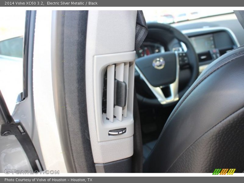 Electric Silver Metallic / Black 2014 Volvo XC60 3.2