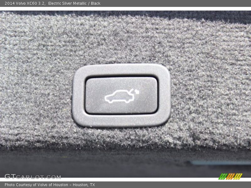 Electric Silver Metallic / Black 2014 Volvo XC60 3.2