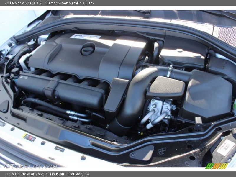 Electric Silver Metallic / Black 2014 Volvo XC60 3.2
