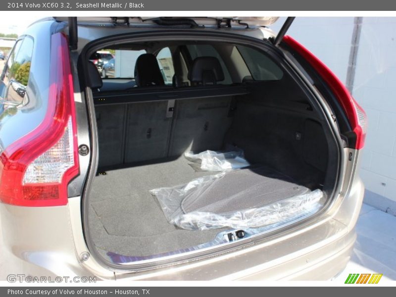 Seashell Metallic / Black 2014 Volvo XC60 3.2