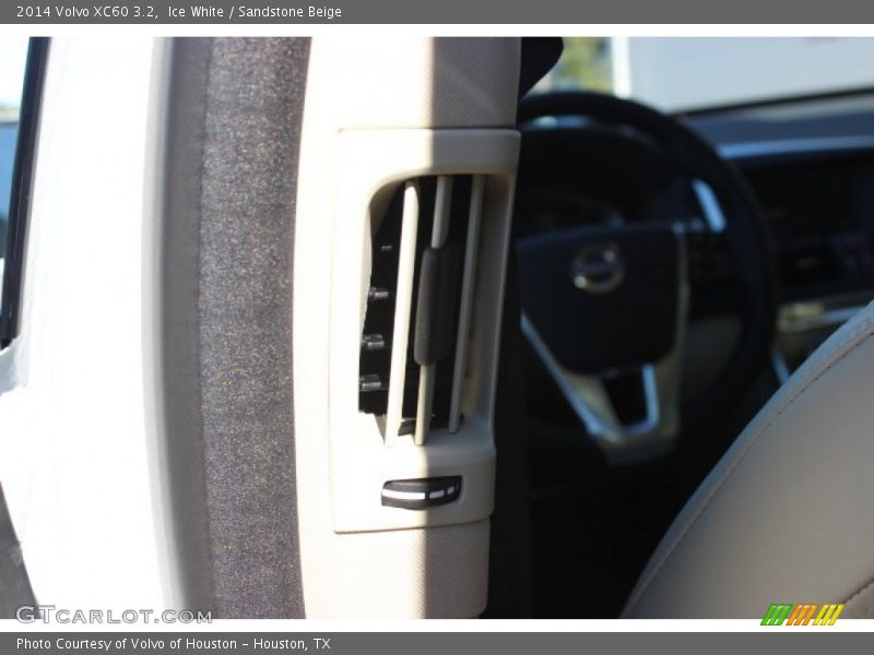 Ice White / Sandstone Beige 2014 Volvo XC60 3.2