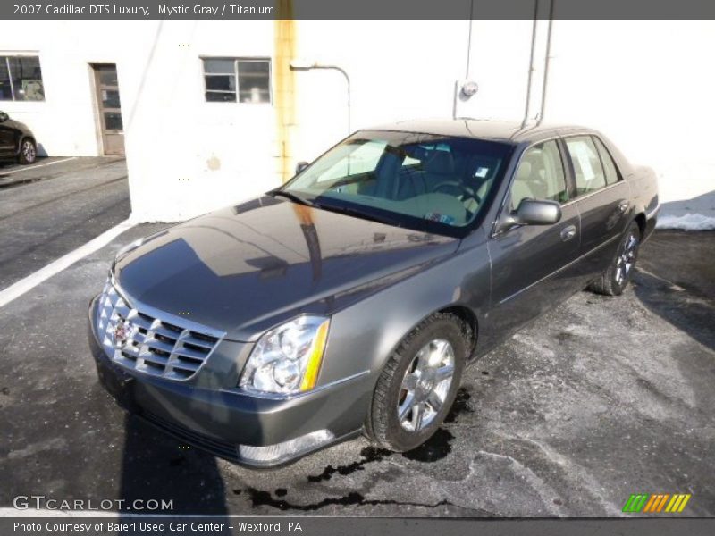 Front 3/4 View of 2007 DTS Luxury