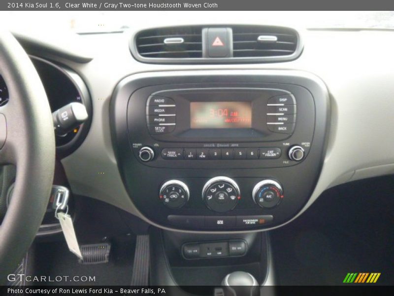 Clear White / Gray Two-tone Houdstooth Woven Cloth 2014 Kia Soul 1.6