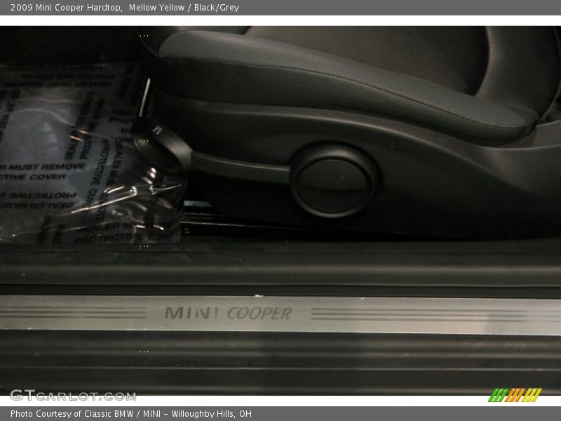 Mellow Yellow / Black/Grey 2009 Mini Cooper Hardtop