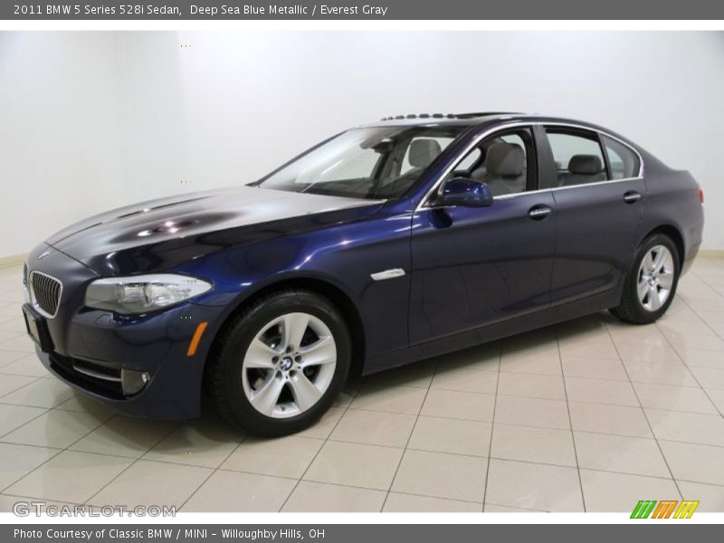 Front 3/4 View of 2011 5 Series 528i Sedan