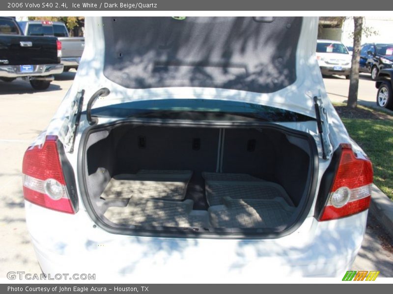 Ice White / Dark Beige/Quartz 2006 Volvo S40 2.4i