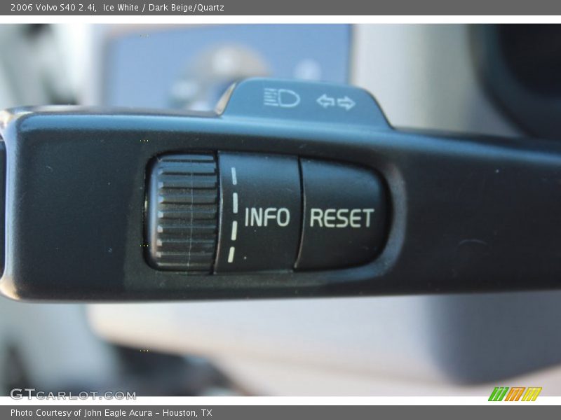 Ice White / Dark Beige/Quartz 2006 Volvo S40 2.4i