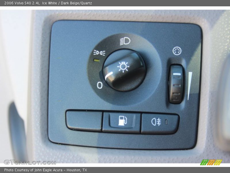Ice White / Dark Beige/Quartz 2006 Volvo S40 2.4i