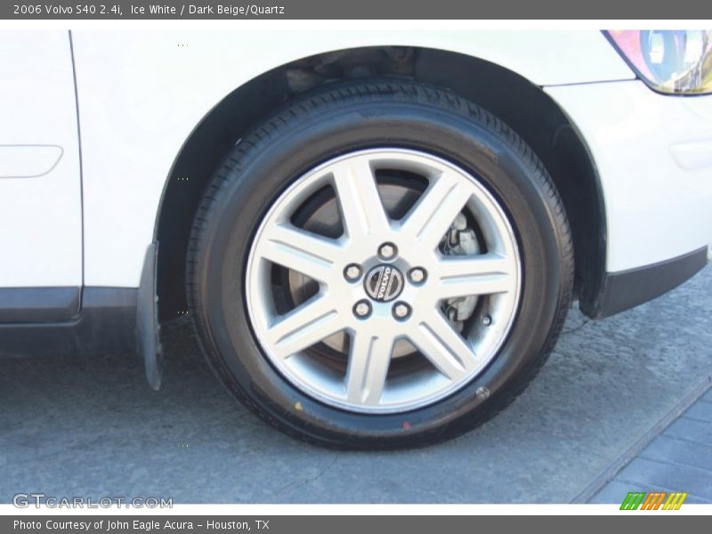Ice White / Dark Beige/Quartz 2006 Volvo S40 2.4i