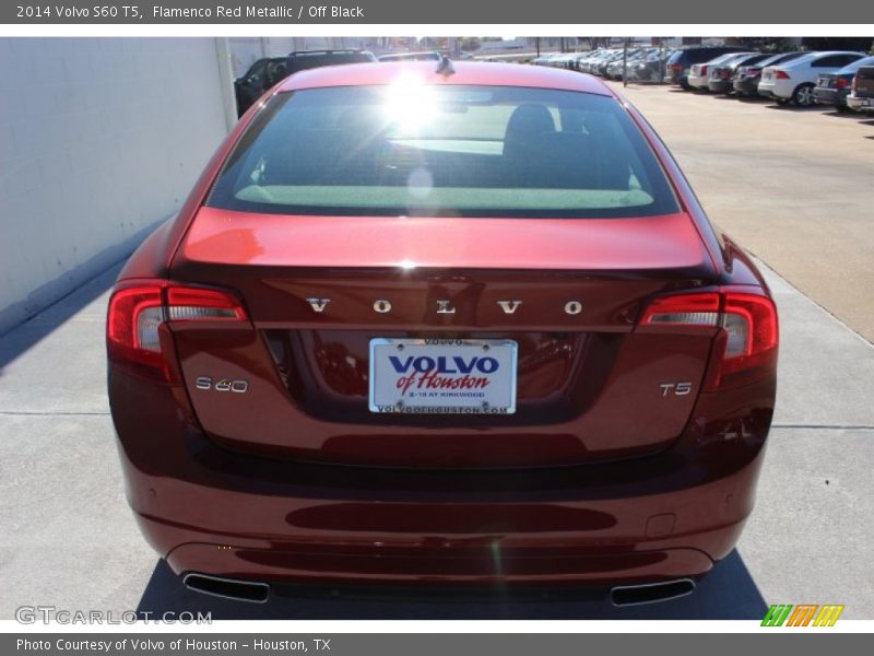 Flamenco Red Metallic / Off Black 2014 Volvo S60 T5