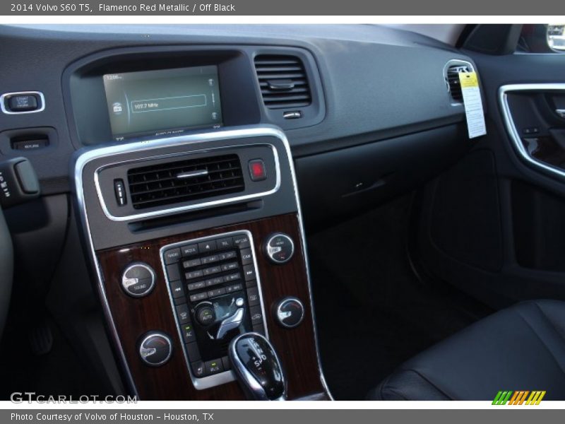 Flamenco Red Metallic / Off Black 2014 Volvo S60 T5