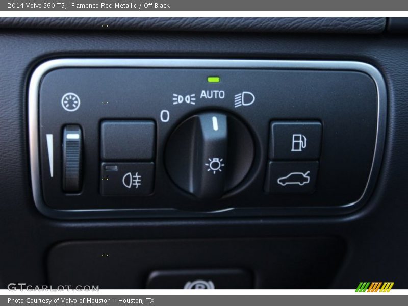 Flamenco Red Metallic / Off Black 2014 Volvo S60 T5