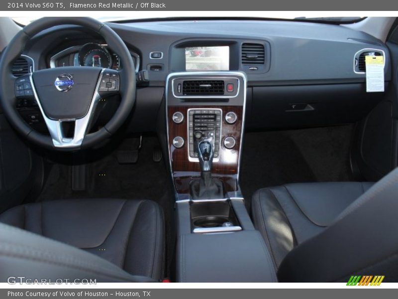 Flamenco Red Metallic / Off Black 2014 Volvo S60 T5
