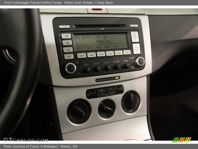 Reflex Silver Metallic / Deep Black 2009 Volkswagen Passat Komfort Sedan
