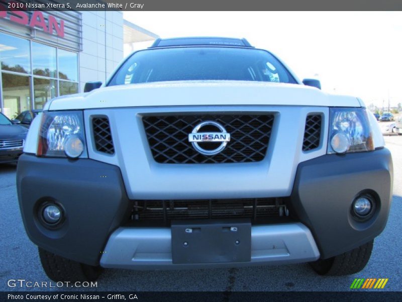 Avalanche White / Gray 2010 Nissan Xterra S