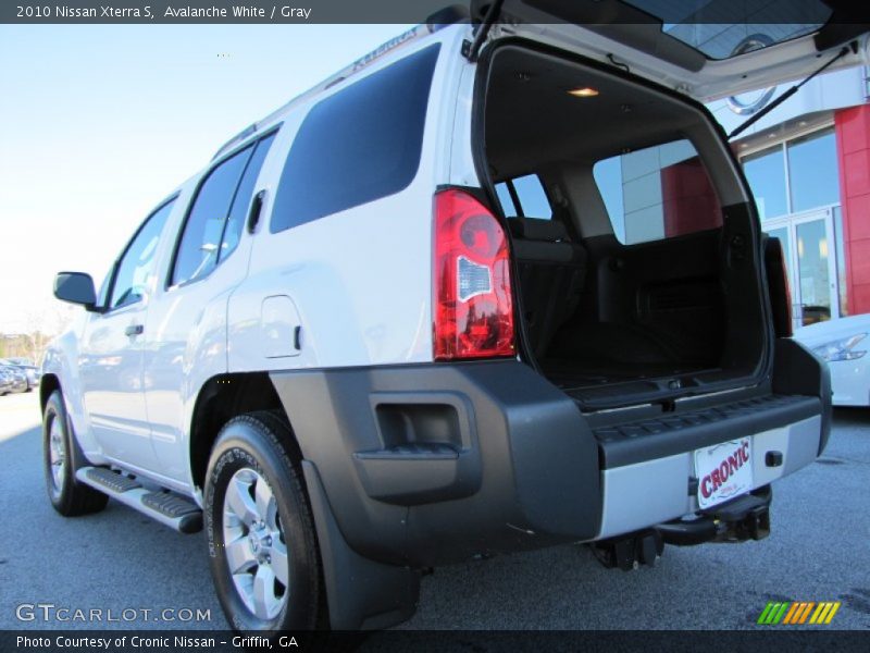 Avalanche White / Gray 2010 Nissan Xterra S