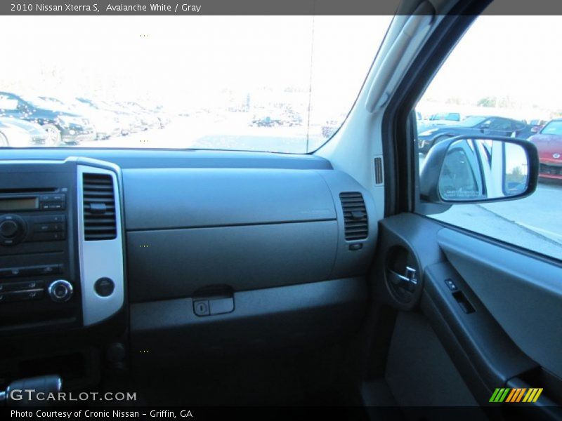 Avalanche White / Gray 2010 Nissan Xterra S