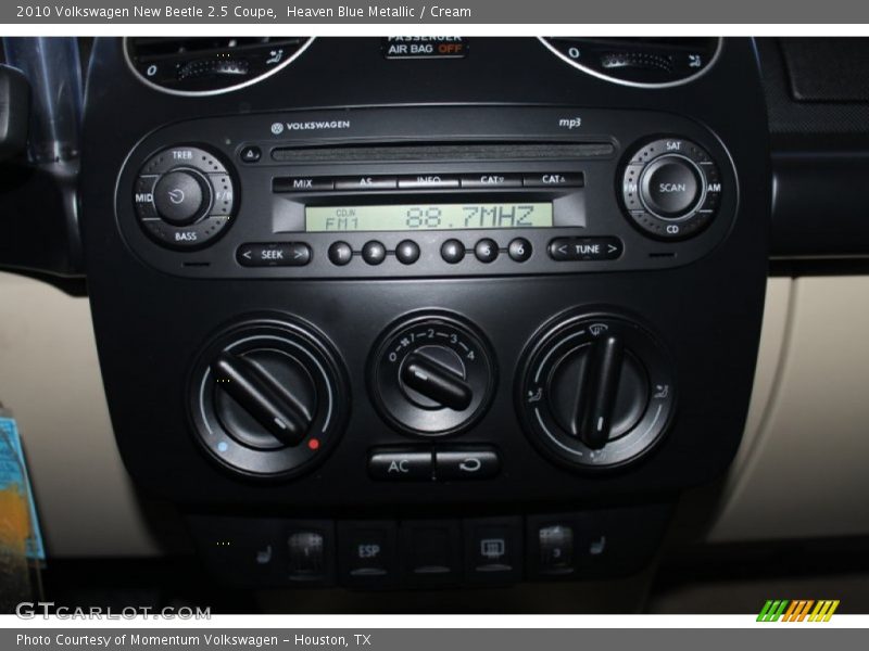 Heaven Blue Metallic / Cream 2010 Volkswagen New Beetle 2.5 Coupe