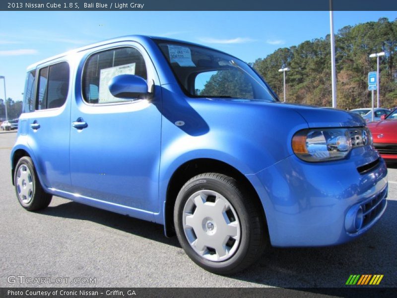 Front 3/4 View of 2013 Cube 1.8 S