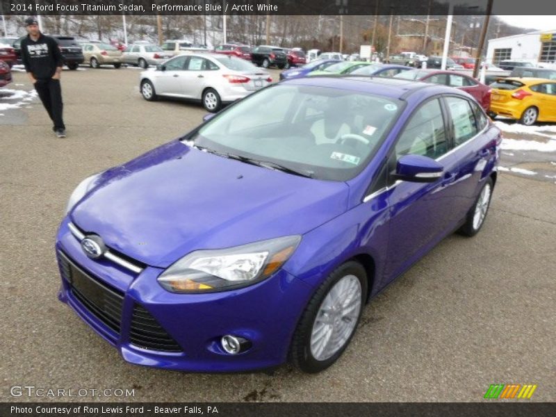 Front 3/4 View of 2014 Focus Titanium Sedan