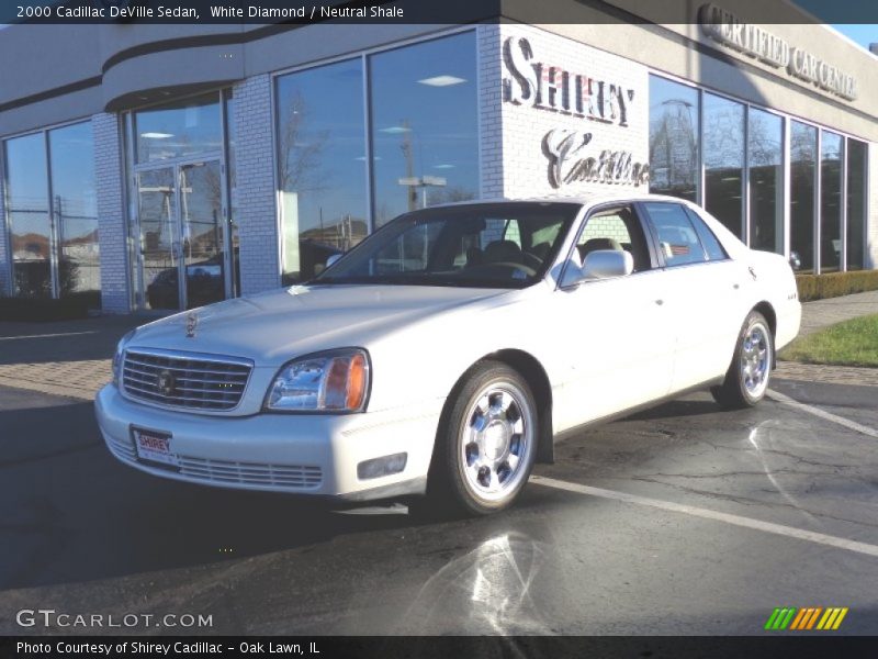 White Diamond / Neutral Shale 2000 Cadillac DeVille Sedan