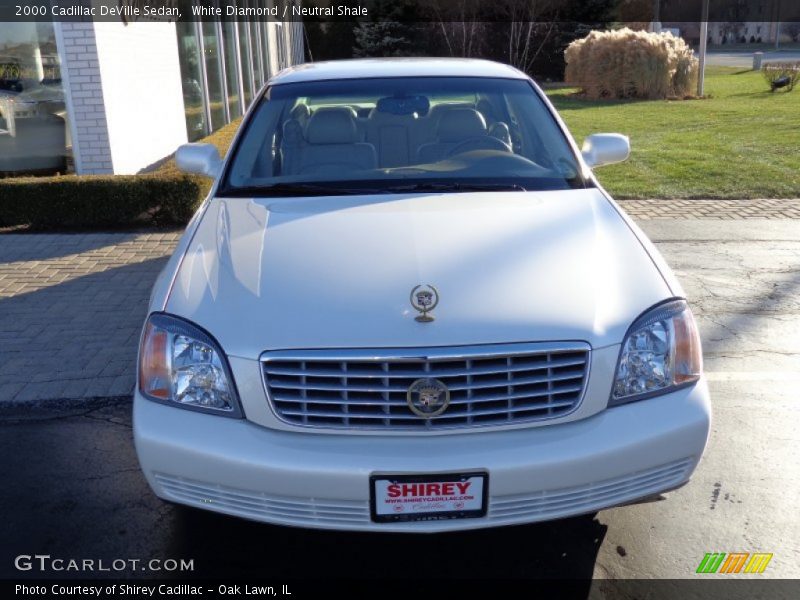 White Diamond / Neutral Shale 2000 Cadillac DeVille Sedan