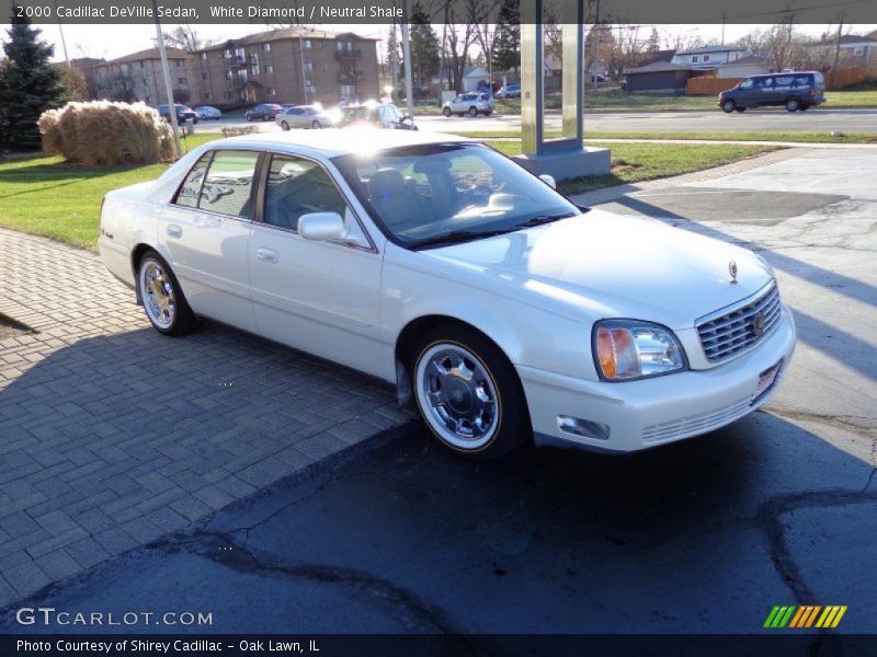 White Diamond / Neutral Shale 2000 Cadillac DeVille Sedan
