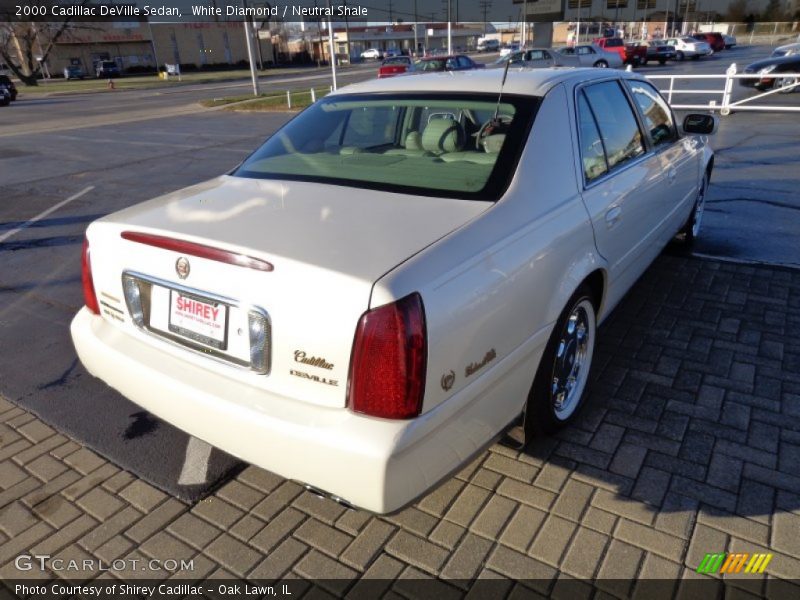 White Diamond / Neutral Shale 2000 Cadillac DeVille Sedan