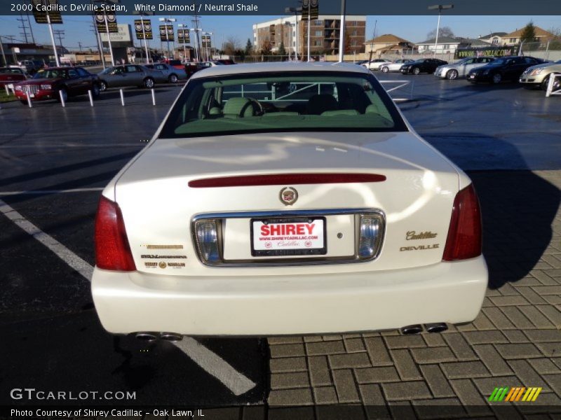 White Diamond / Neutral Shale 2000 Cadillac DeVille Sedan