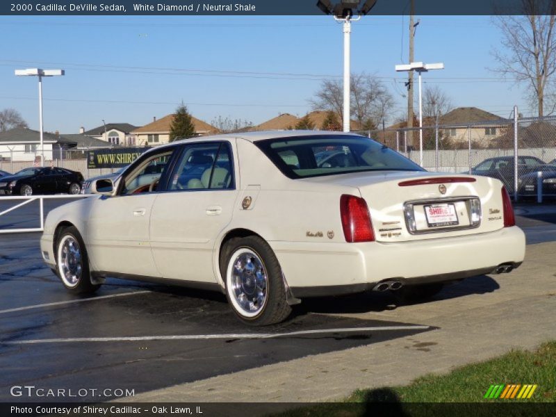 White Diamond / Neutral Shale 2000 Cadillac DeVille Sedan