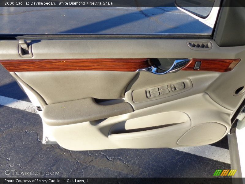 White Diamond / Neutral Shale 2000 Cadillac DeVille Sedan