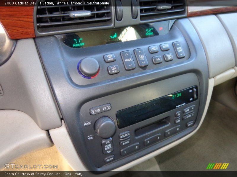 White Diamond / Neutral Shale 2000 Cadillac DeVille Sedan