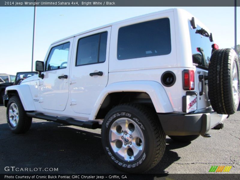Bright White / Black 2014 Jeep Wrangler Unlimited Sahara 4x4