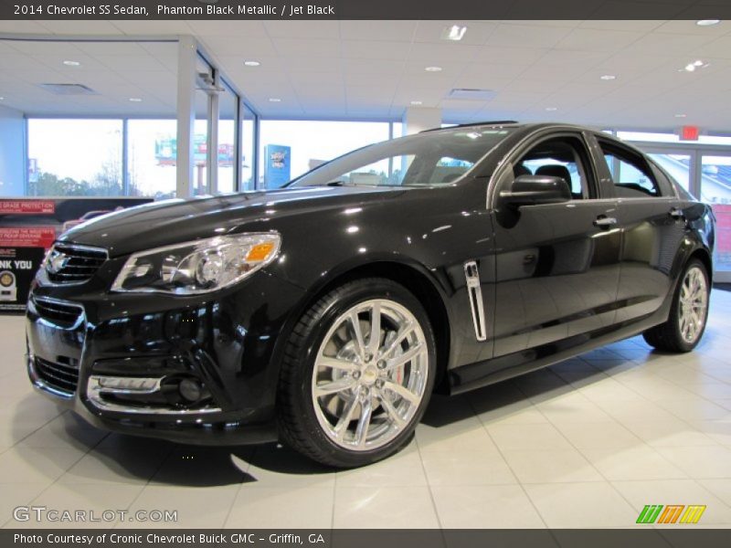 Front 3/4 View of 2014 SS Sedan