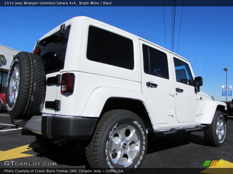 Bright White / Black 2014 Jeep Wrangler Unlimited Sahara 4x4