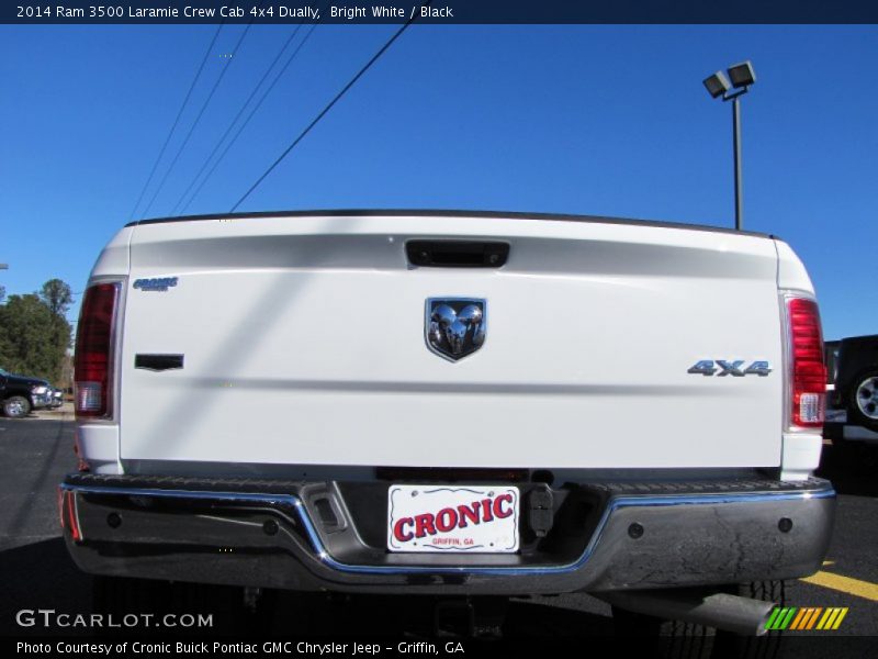 Bright White / Black 2014 Ram 3500 Laramie Crew Cab 4x4 Dually