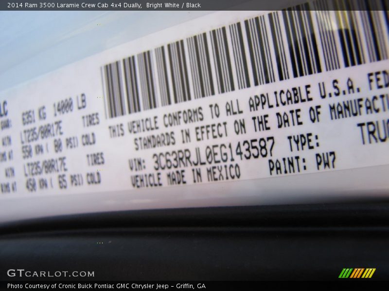 Bright White / Black 2014 Ram 3500 Laramie Crew Cab 4x4 Dually