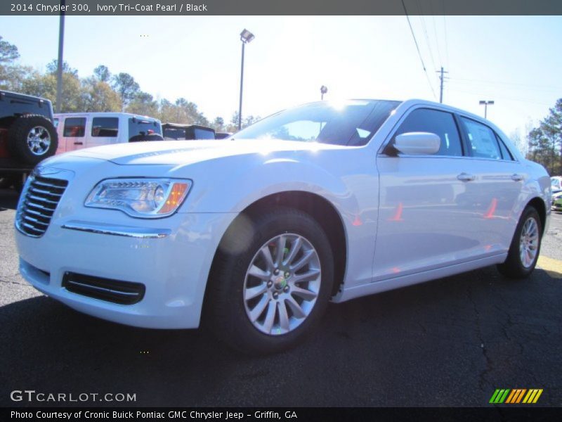 Ivory Tri-Coat Pearl / Black 2014 Chrysler 300