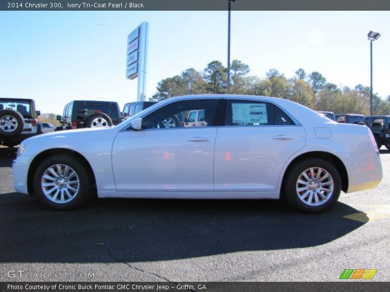 Ivory Tri-Coat Pearl / Black 2014 Chrysler 300