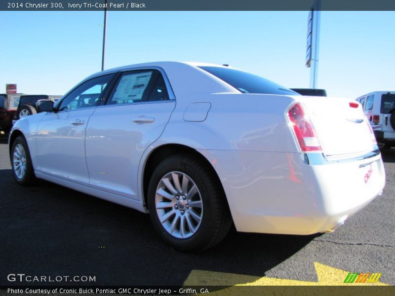 Ivory Tri-Coat Pearl / Black 2014 Chrysler 300