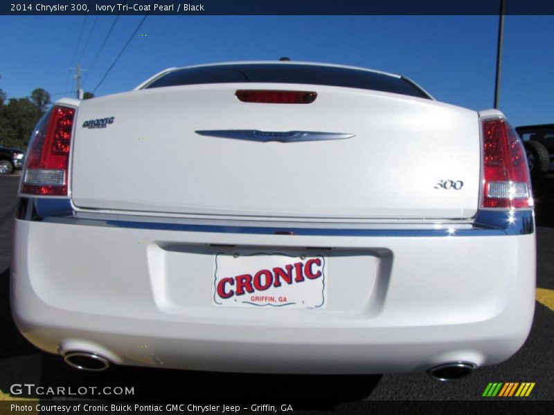Ivory Tri-Coat Pearl / Black 2014 Chrysler 300