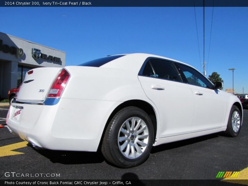Ivory Tri-Coat Pearl / Black 2014 Chrysler 300