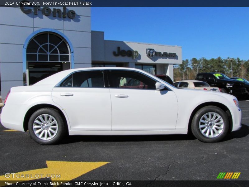 Ivory Tri-Coat Pearl / Black 2014 Chrysler 300