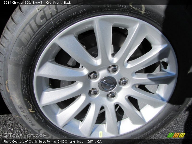 Ivory Tri-Coat Pearl / Black 2014 Chrysler 300